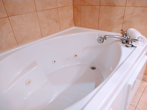 Cost of Acrylic Tub Installation in Navarre